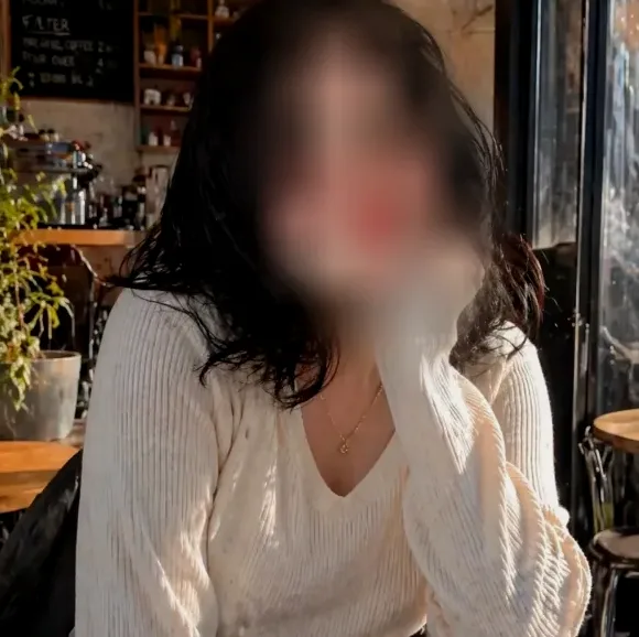 Emilia, 25