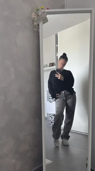Emilia, 21