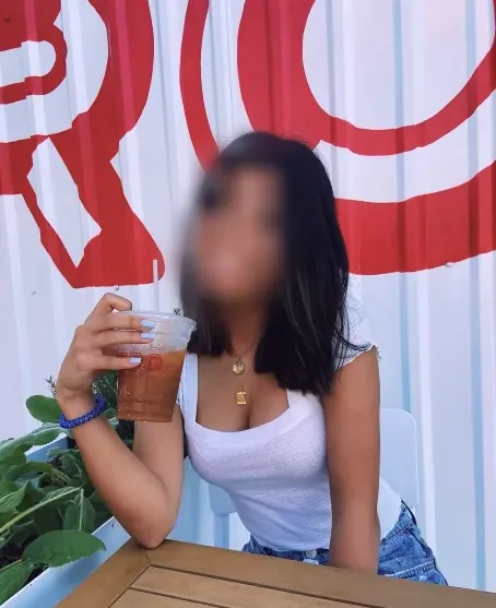 Katrin, 19