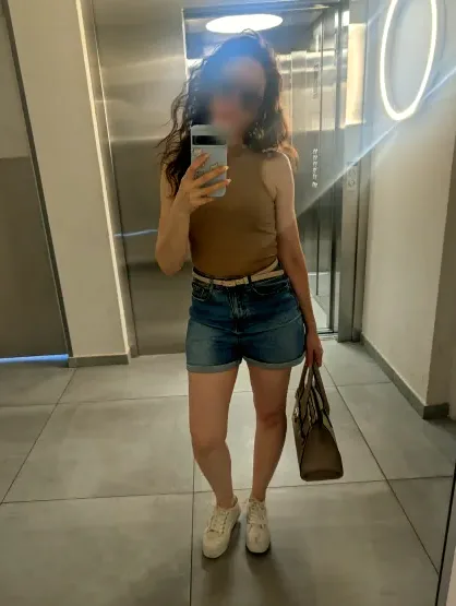Lara, 40